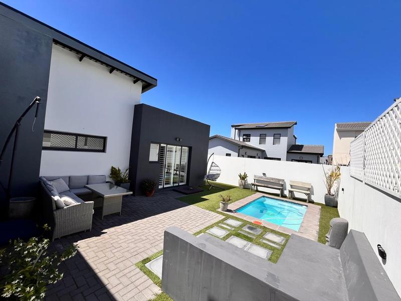 2 Bedroom Property for Sale in Sandown Western Cape